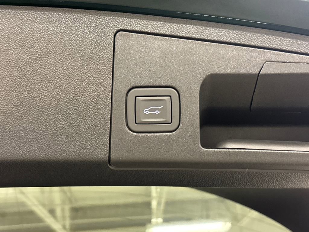 Certified 2025 Cadillac XT4 Sport image 18