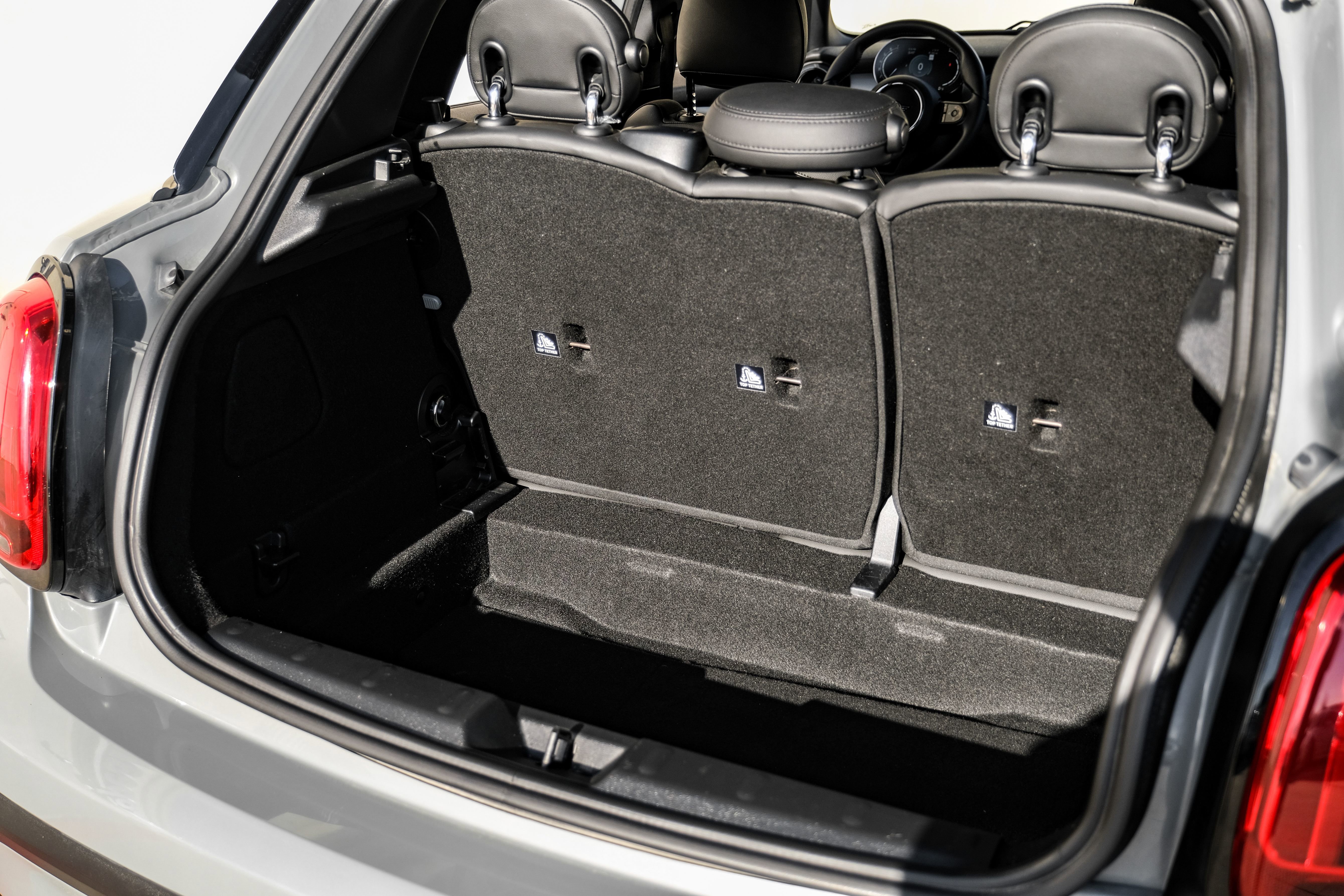 Used 2022 MINI Cooper 4-Door Hardtop w/ Signature Upholstery Package image 47