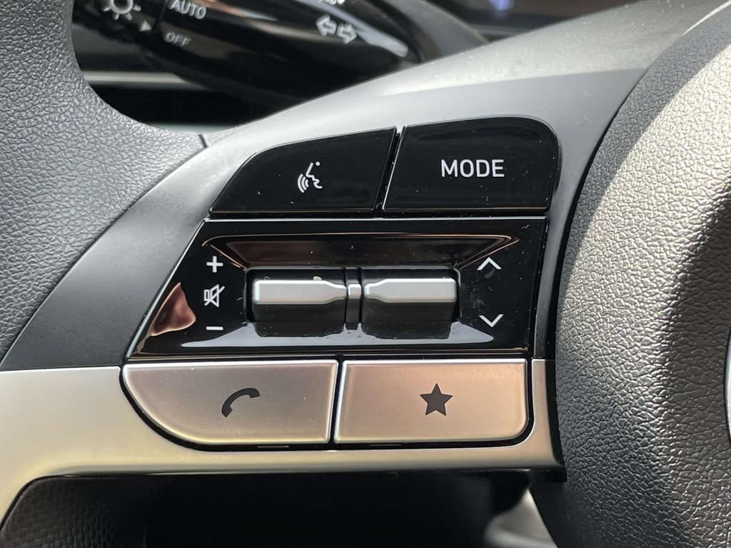 Certified 2025 Hyundai Elantra SE FWD image 20