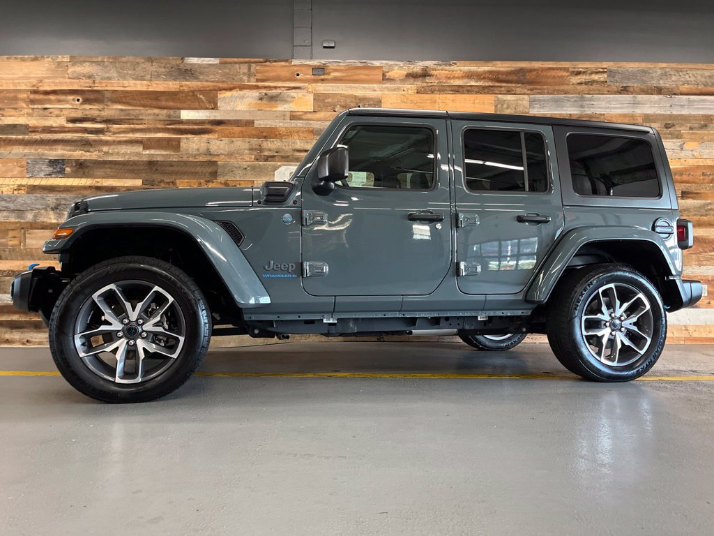 Used 2024 Jeep Wrangler Unlimited w/ Convenience Group AWD/4WD image 48