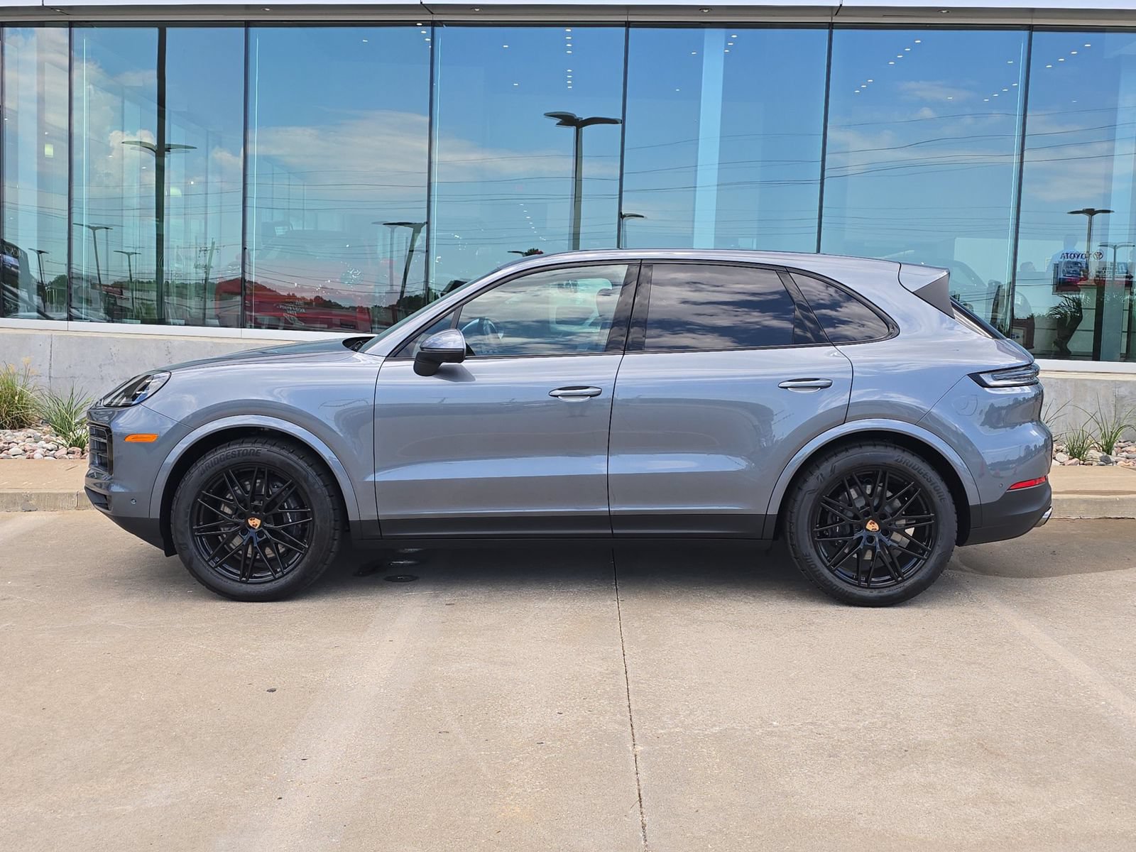 New 2026 Porsche Cayenne AWD/4WD image 2