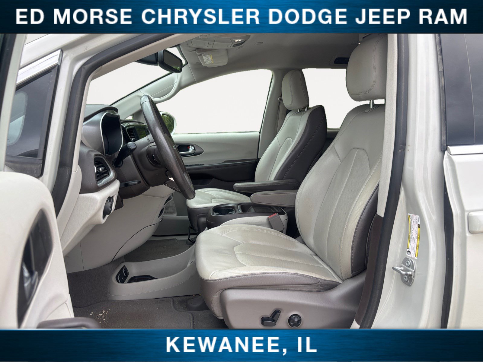 Used 2019 Chrysler Pacifica Touring-L FWD image 9