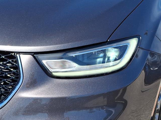 Used 2023 Chrysler Pacifica Touring-L FWD image 9