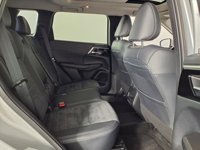 Used 2024 Mitsubishi Outlander SE image 33