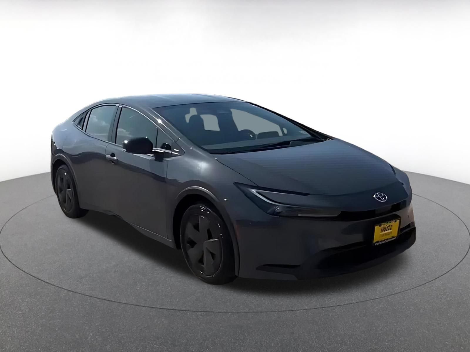 Used 2024 Toyota Prius LE FWD image 3