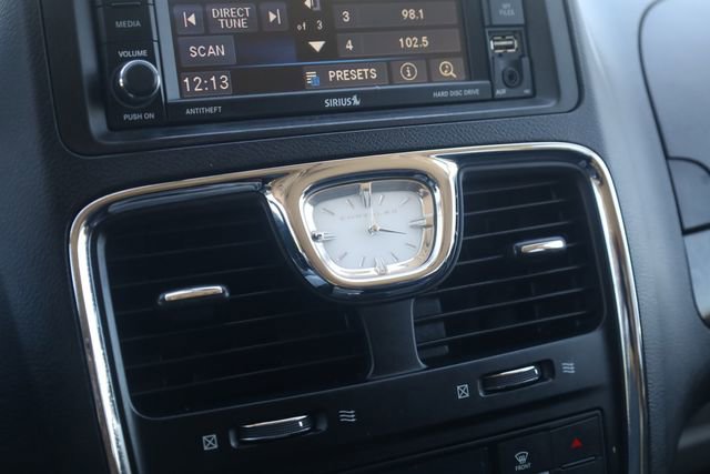 Used 2015 Chrysler Town & Country Touring FWD image 17