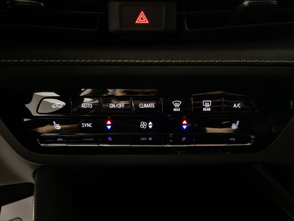 Certified 2023 Buick Envision Essence w/ Sport Touring Package AWD/4WD image 18