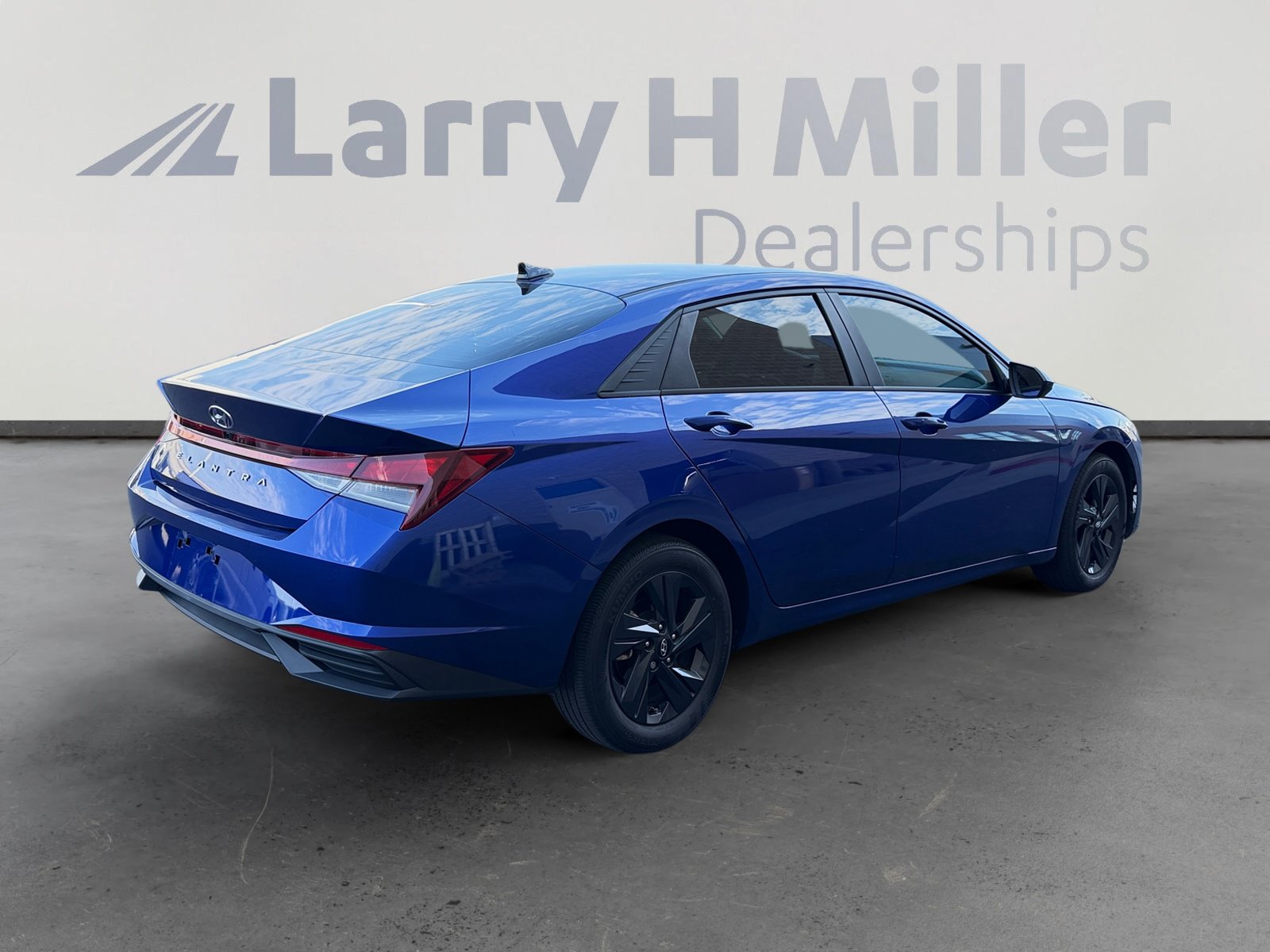 Used 2023 Hyundai Elantra SEL FWD image 5