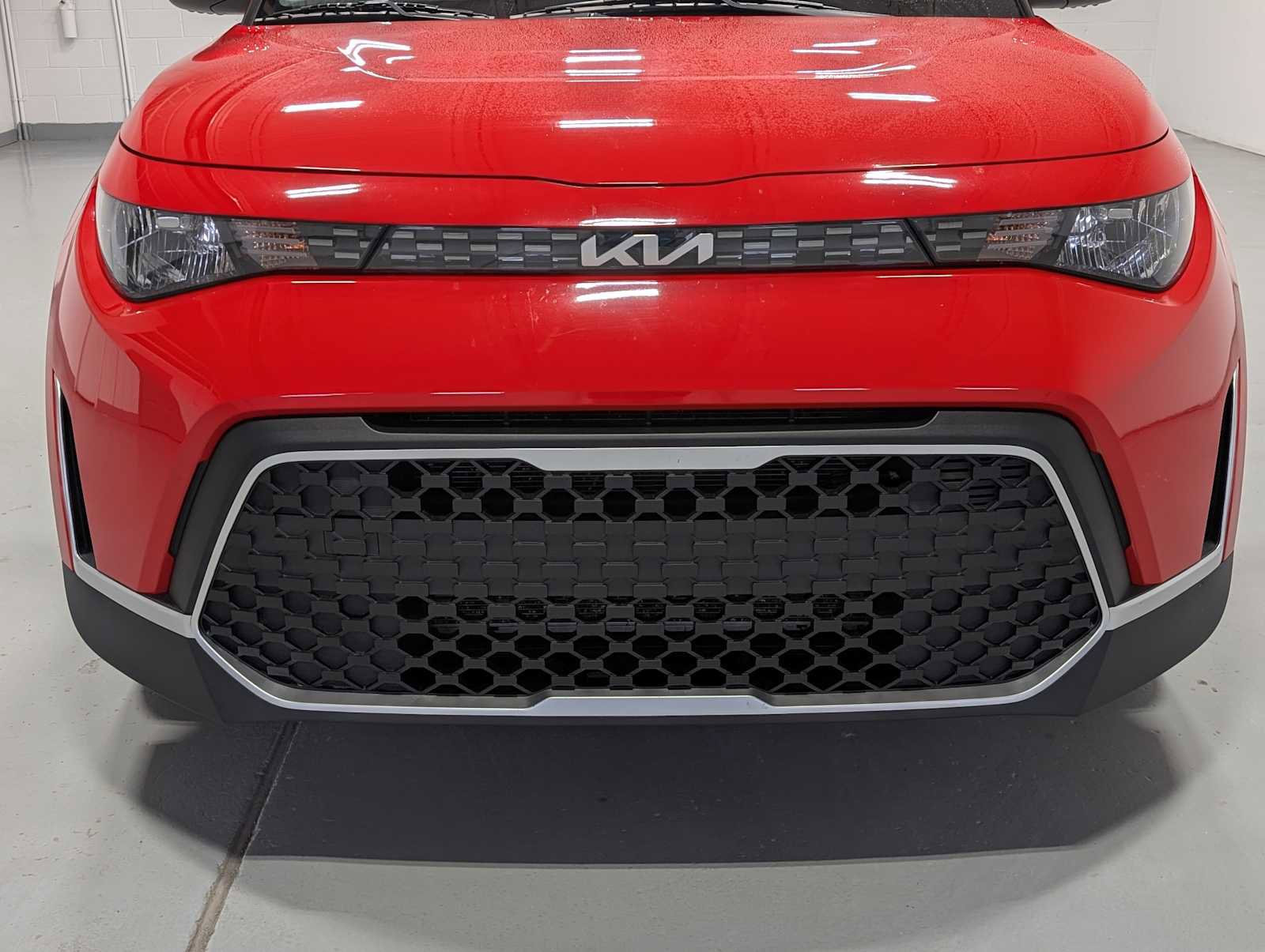 Used 2023 Kia Soul LX w/ LX Technology Package image 2