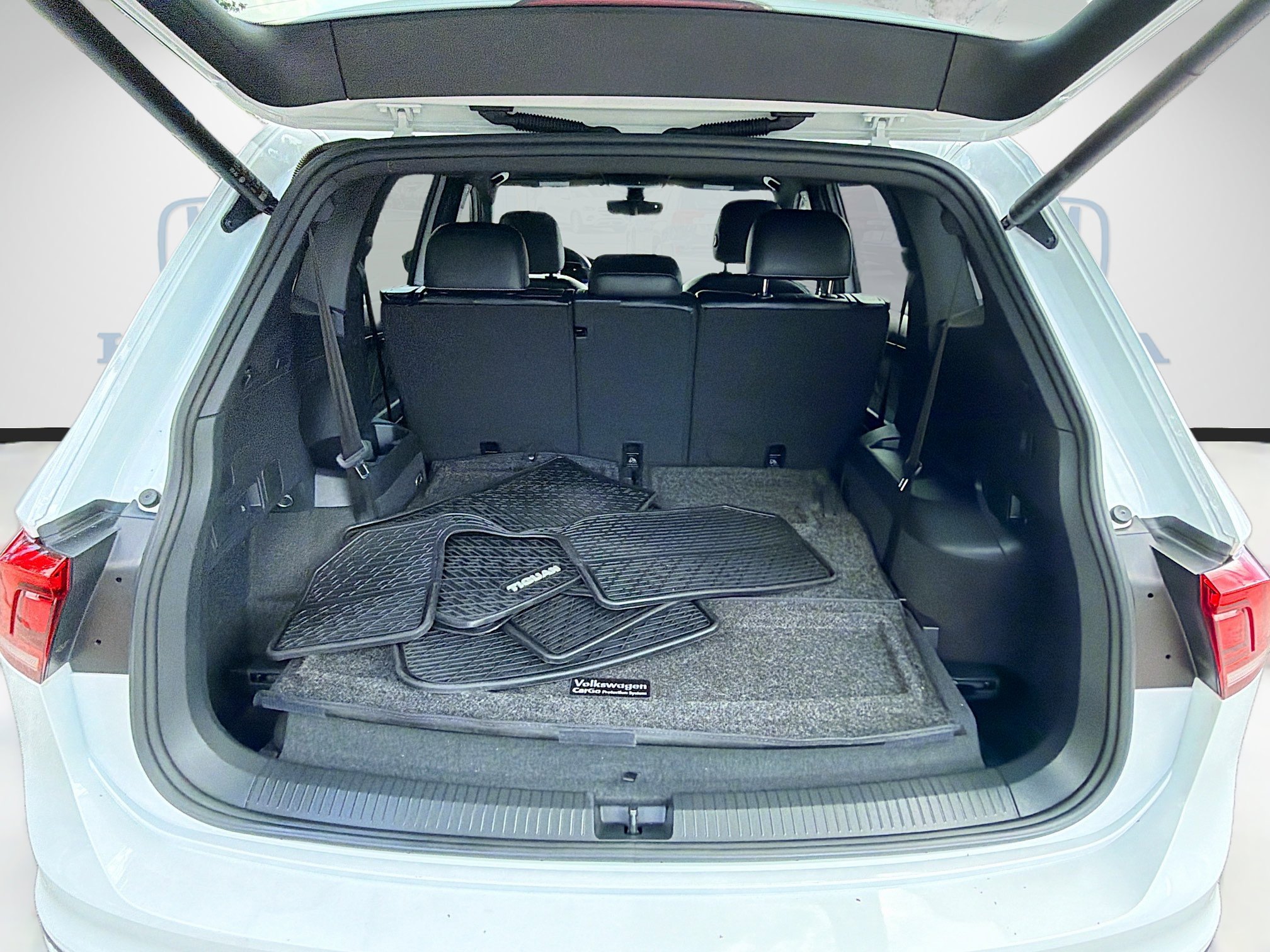 Used 2024 Volkswagen Tiguan SE R-Line FWD image 26