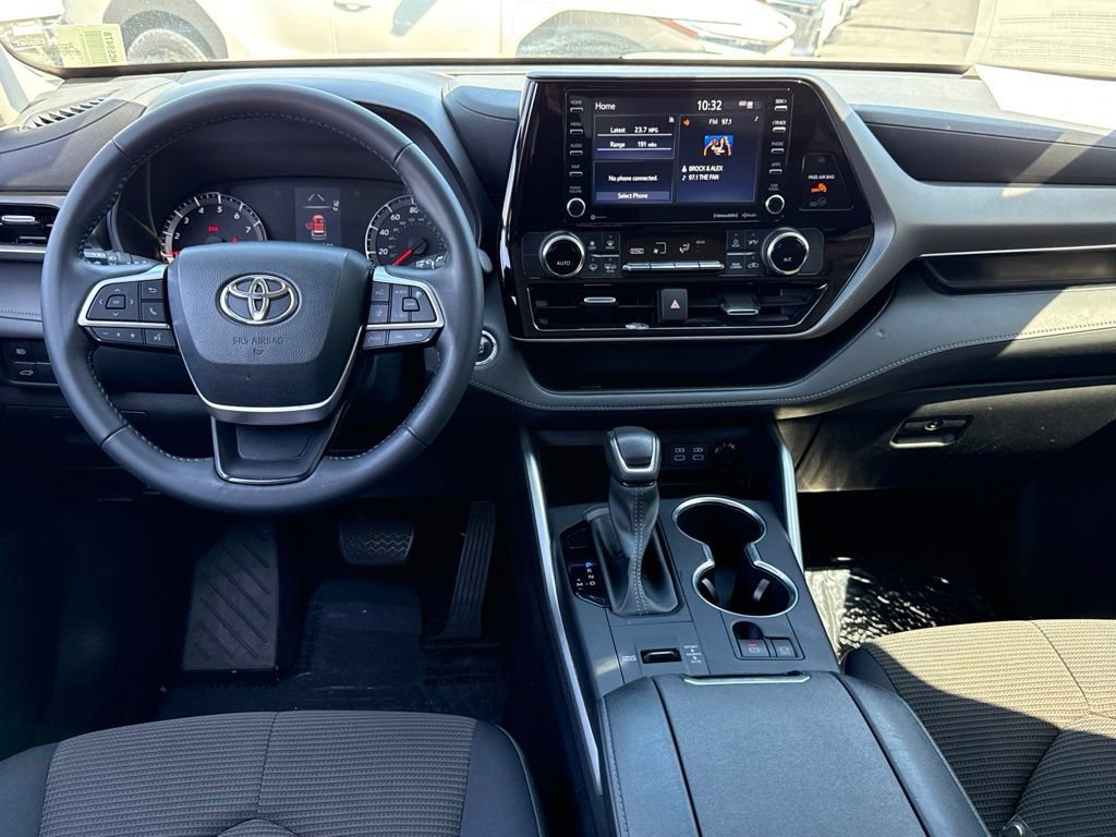 Used 2022 Toyota Highlander LE FWD image 32