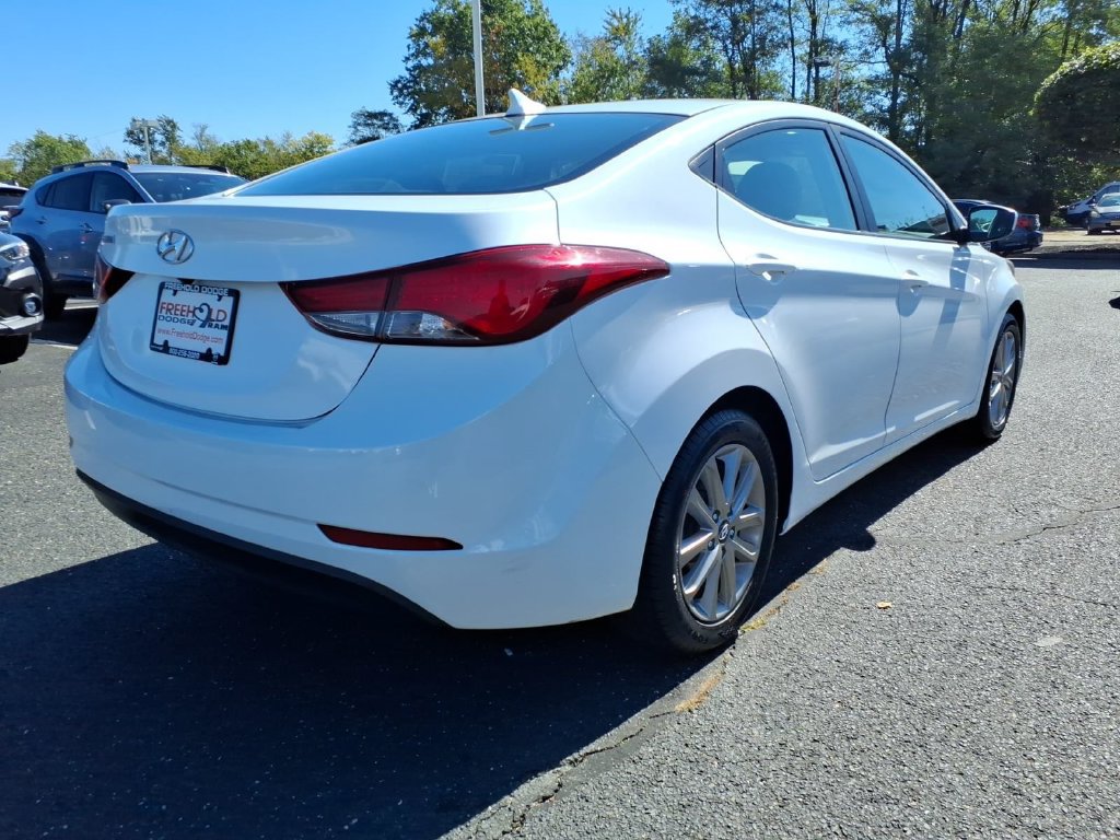 Used 2015 Hyundai Elantra SE w/ Option Group 02 FWD image 19