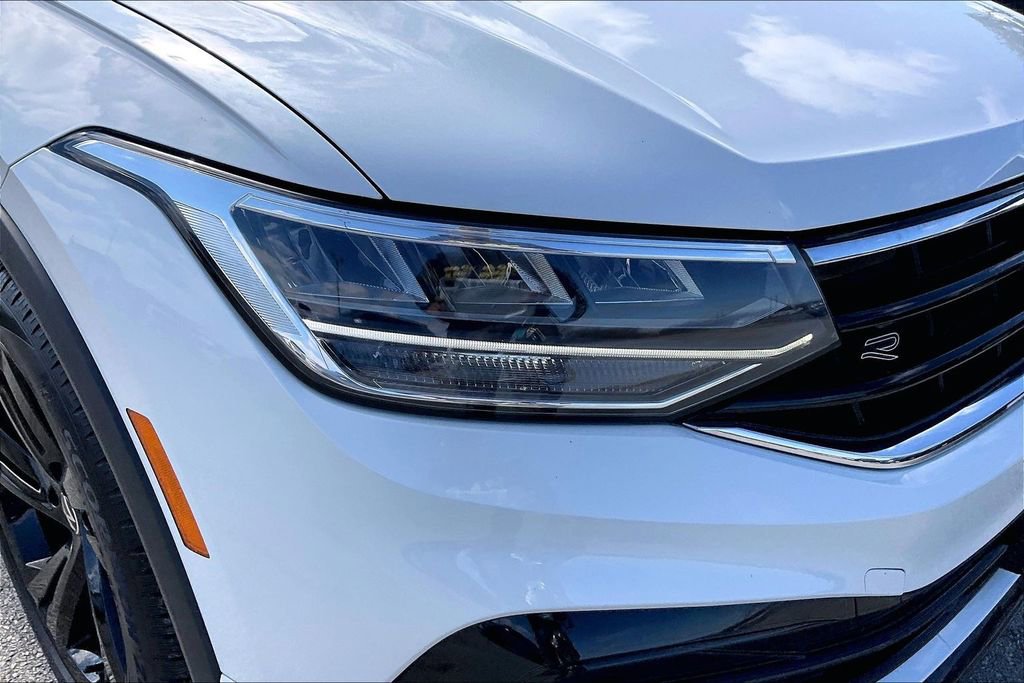 Used 2024 Volkswagen Tiguan SE R-Line image 33