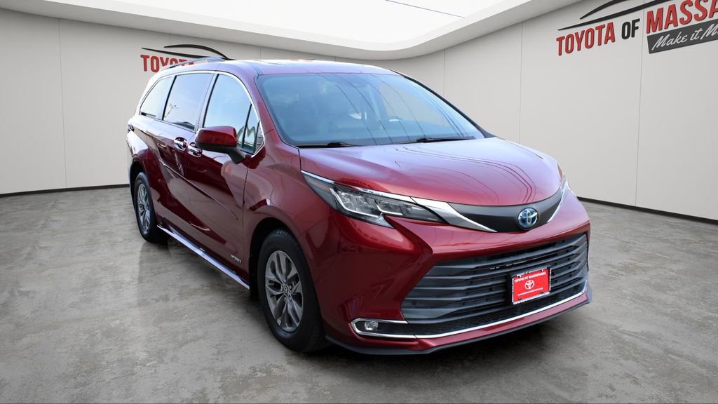 Used 2021 Toyota Sienna XLE w/ XLE Plus Package FWD image 6