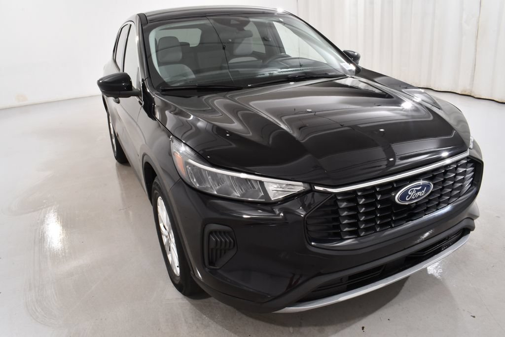 Used 2023 Ford Escape Active w/ Tech Pack #2 AWD/4WD image 4