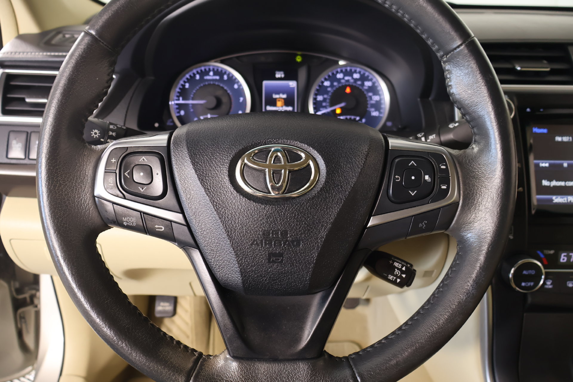 Used 2017 Toyota Camry FWD image 3