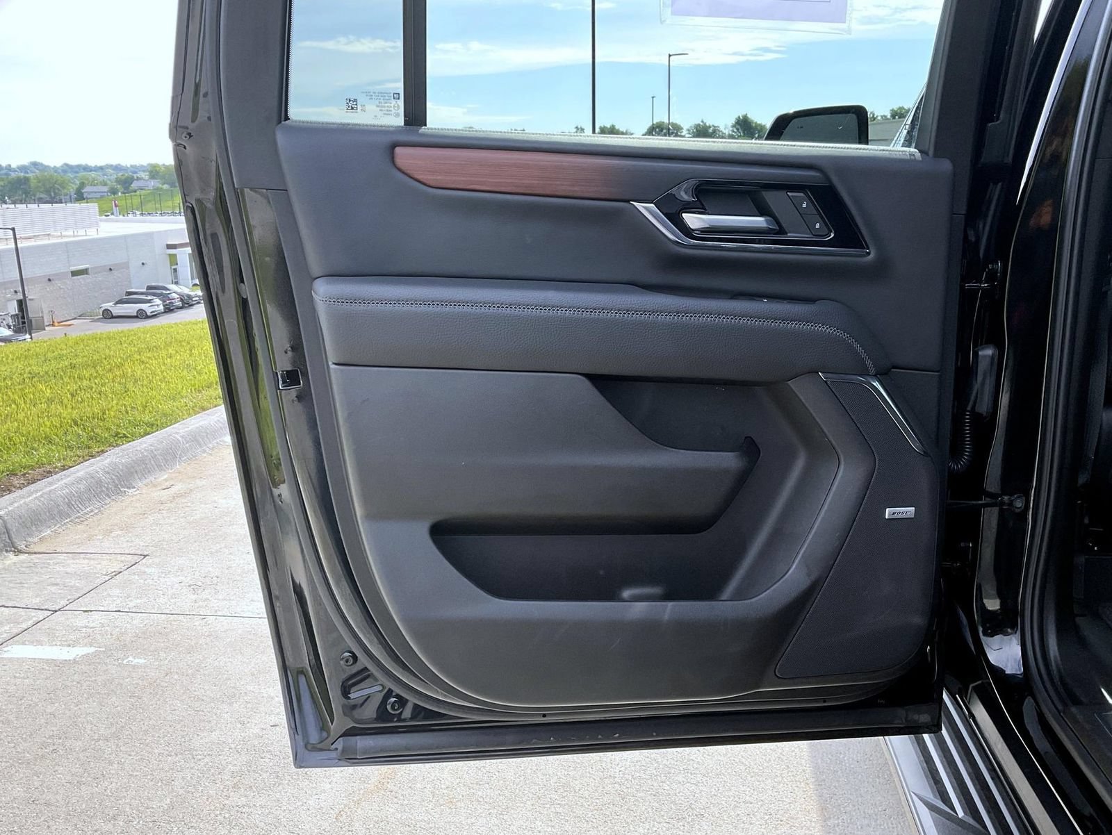 Used 2025 GMC Yukon XL Denali AWD/4WD image 18