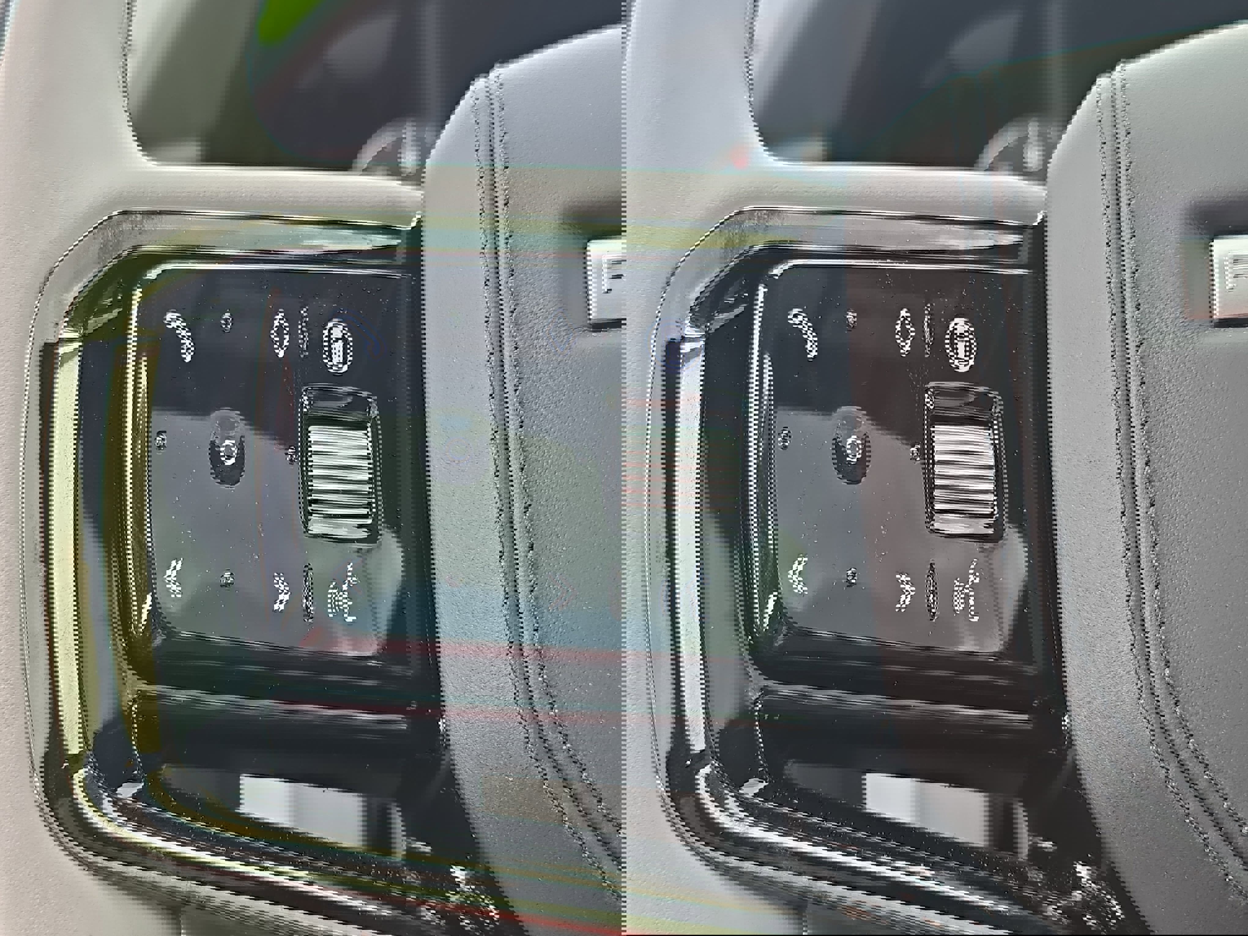 New 2026 Land Rover Range Rover Velar Dynamic SE AWD/4WD image 17