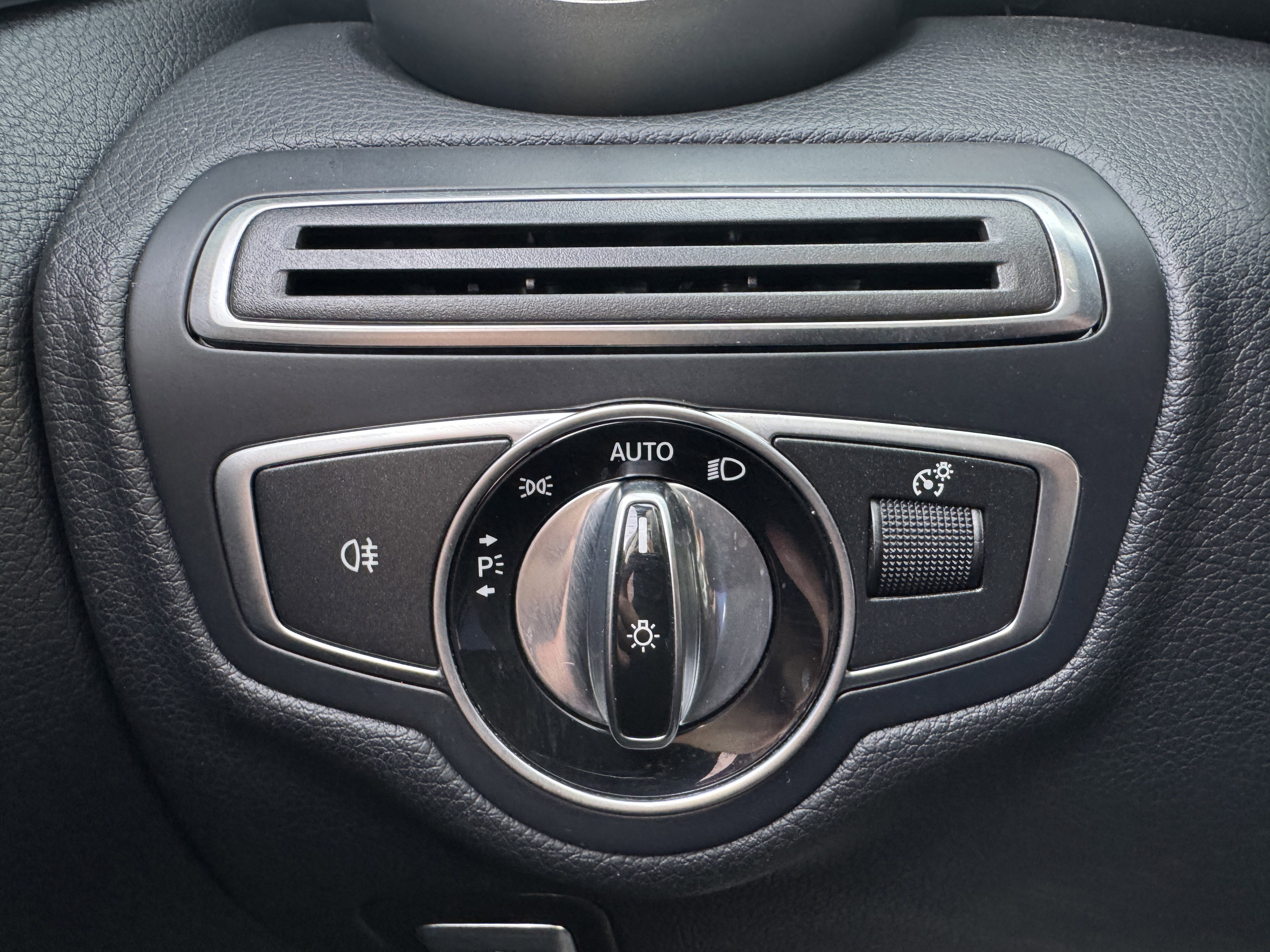 Used 2016 Mercedes-Benz C 300 4MATIC Sedan image 34