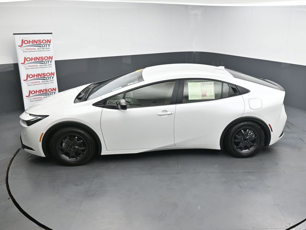 Used 2024 Toyota Prius LE FWD image 25