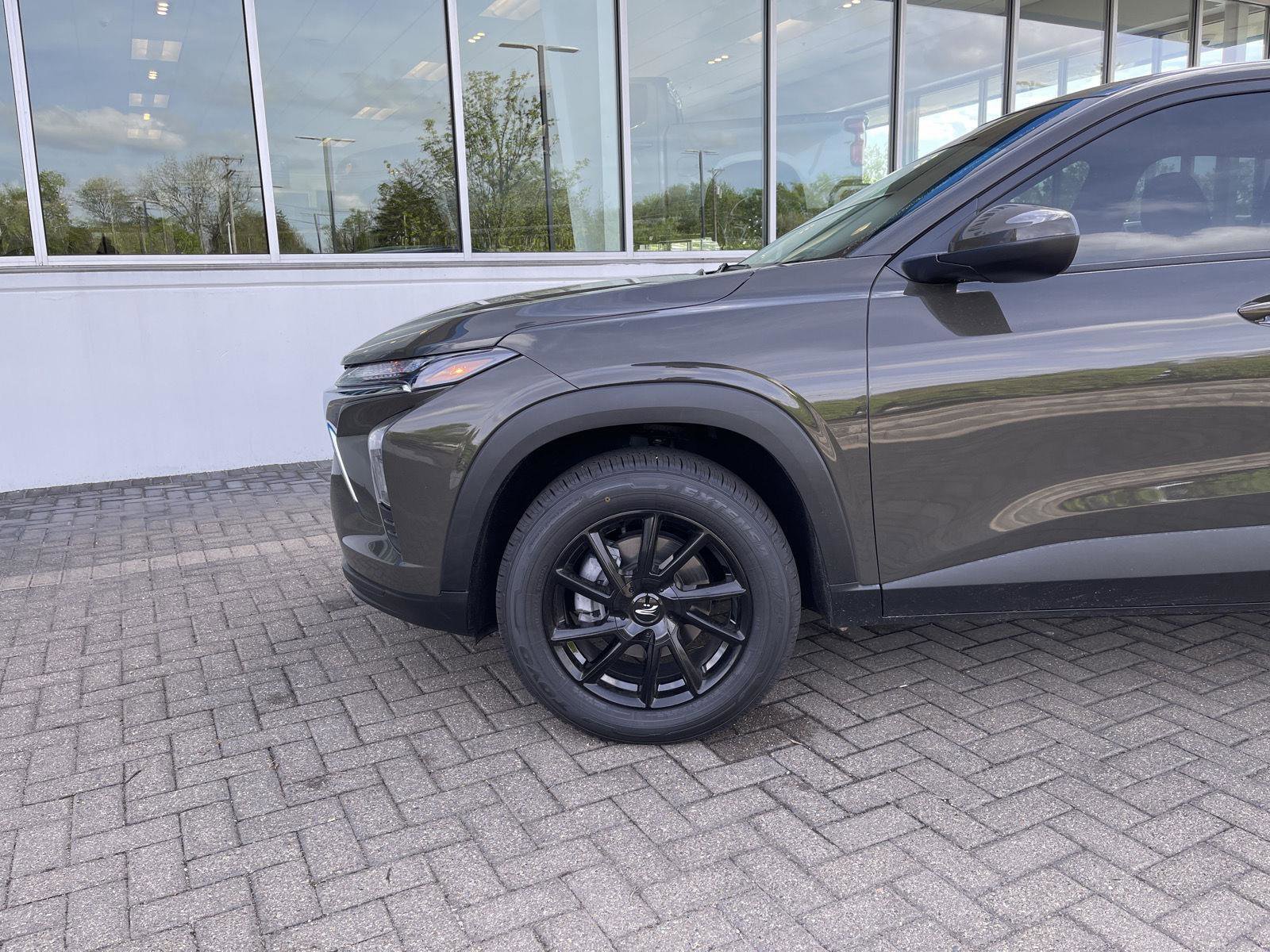 Used 2024 Chevrolet Trax LS w/ LS Convenience Package FWD image 9