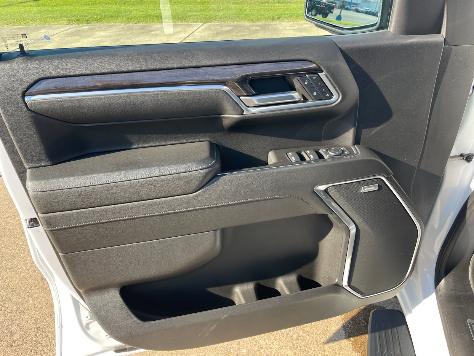 Used 2024 Chevrolet Silverado 1500 LTZ AWD/4WD image 11