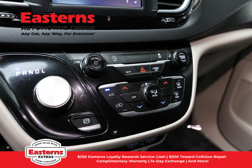 Used 2022 Chrysler Voyager LX FWD image 21