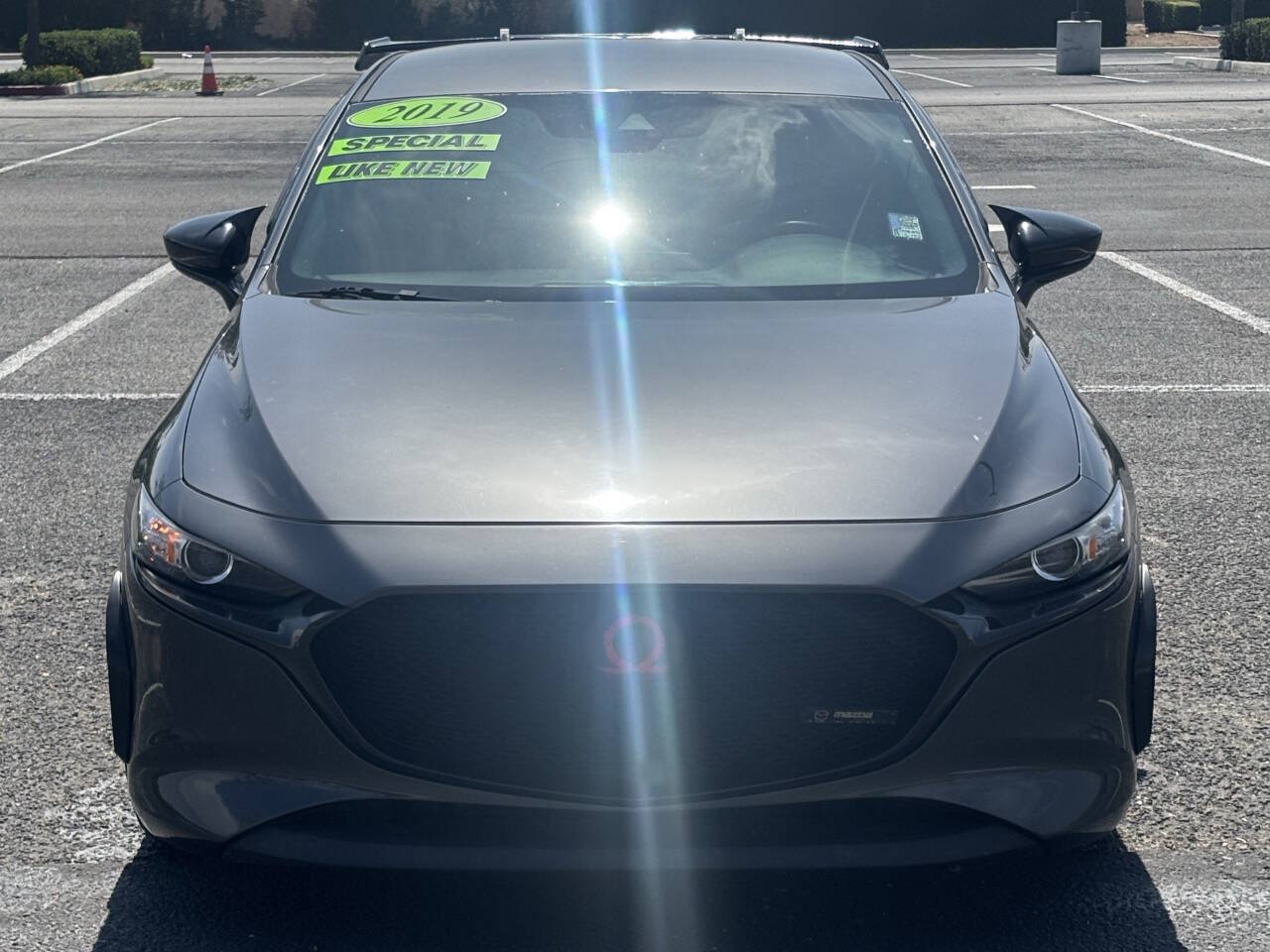 Used 2019 MAZDA MAZDA3 Hatchback w/ Preferred Package FWD image 2