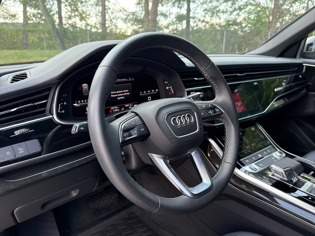 Used 2025 Audi Q8 Premium w/ Convenience Package AWD/4WD image 15
