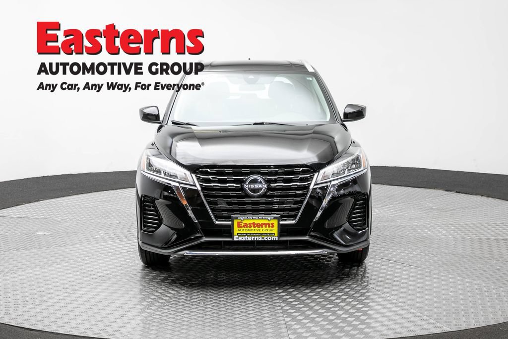 Used 2023 Nissan Kicks SV FWD image 2