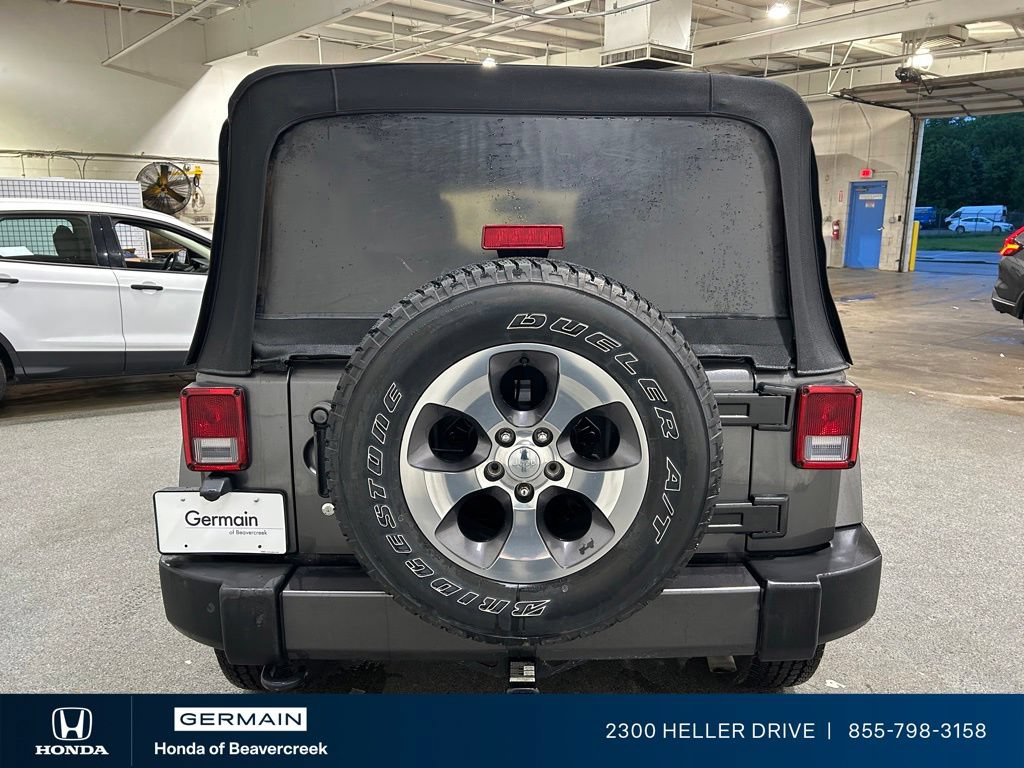 Used 2016 Jeep Wrangler Unlimited Sahara w/ Dual Top Group AWD/4WD image 7
