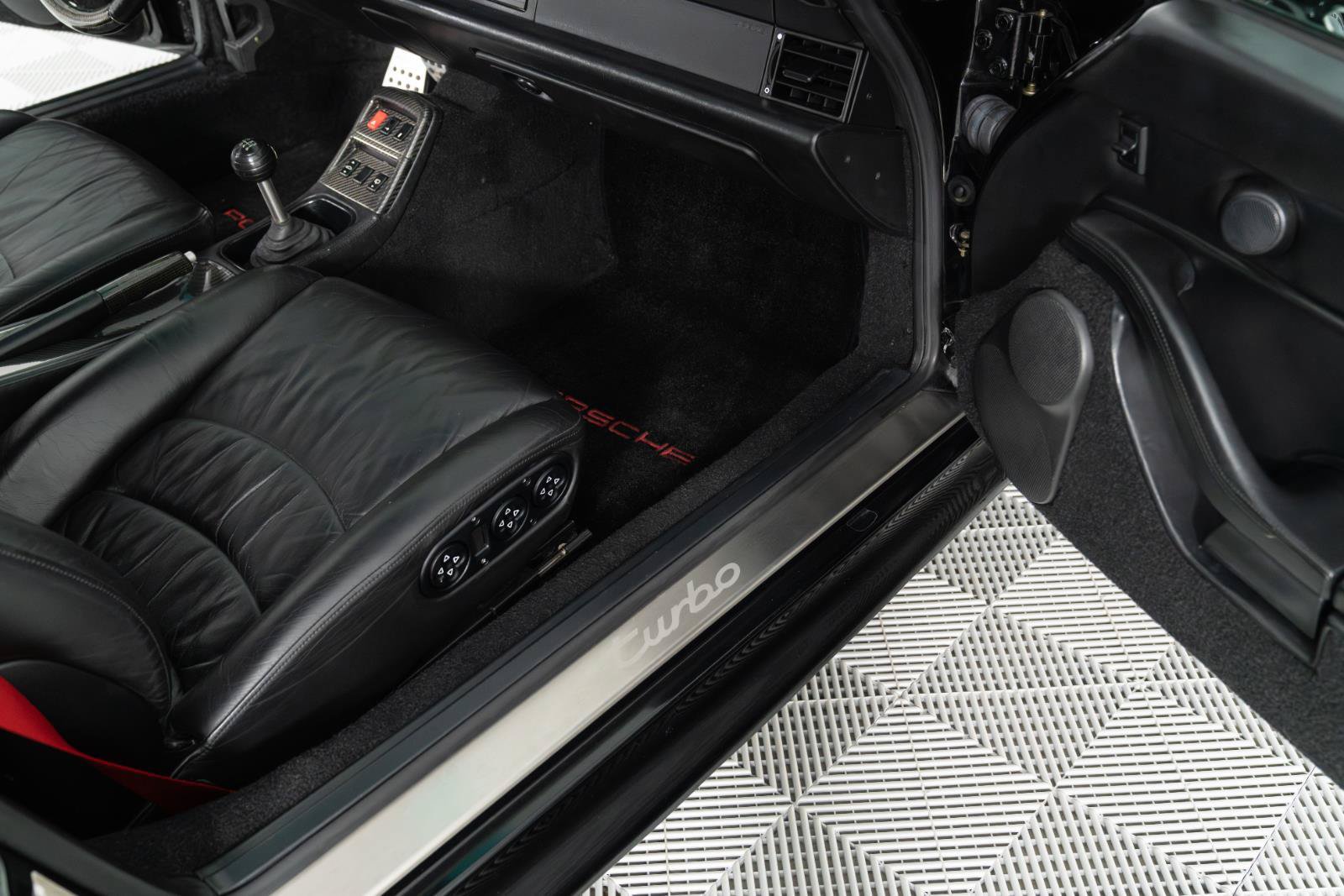 Used 1996 Porsche 911 Turbo RWD image 32