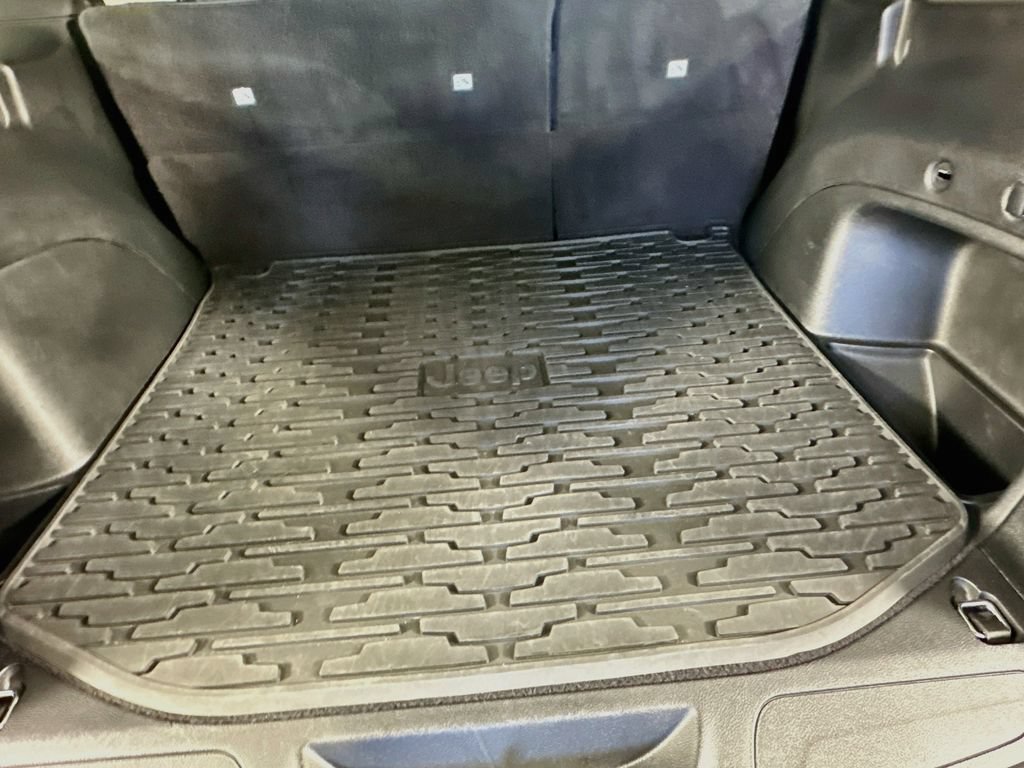 Certified 2021 Jeep Grand Cherokee Limited AWD/4WD image 38