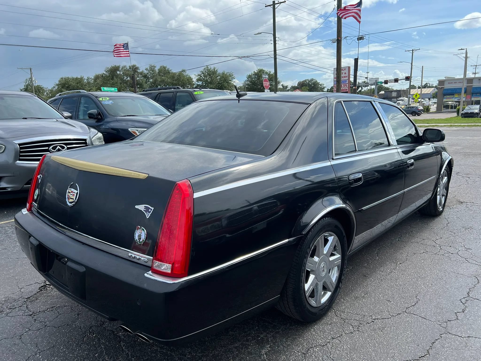 Used 2007 Cadillac DTS Luxury I w/ Sun And Navigation Package FWD image 5