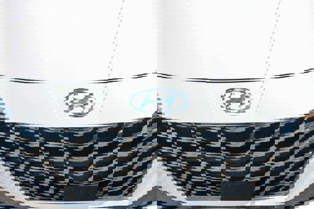 Used 2021 Hyundai Elantra Limited image 5