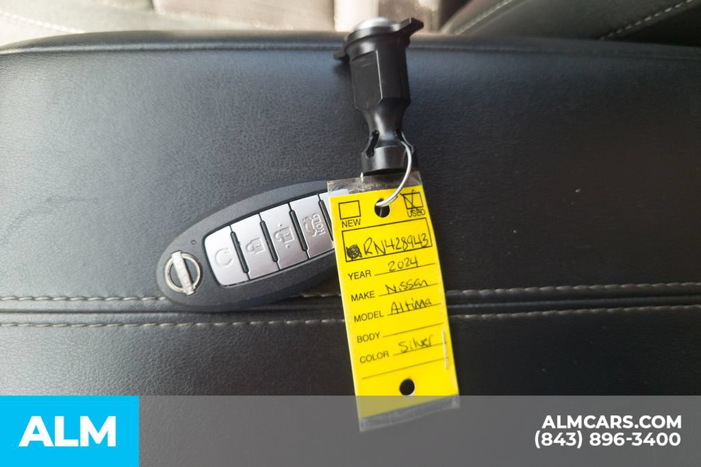 Used 2024 Nissan Altima 2.5 SV FWD image 15