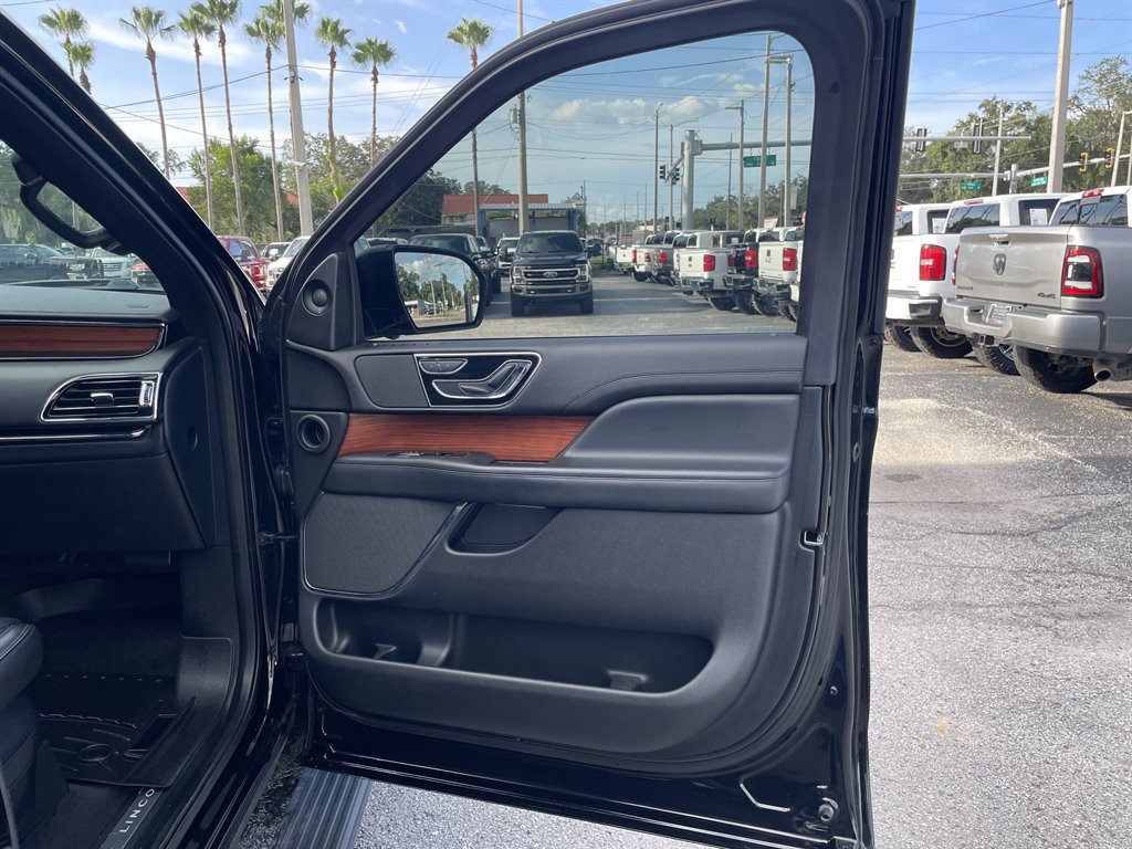 Used 2019 Lincoln Navigator L Select AWD/4WD image 49