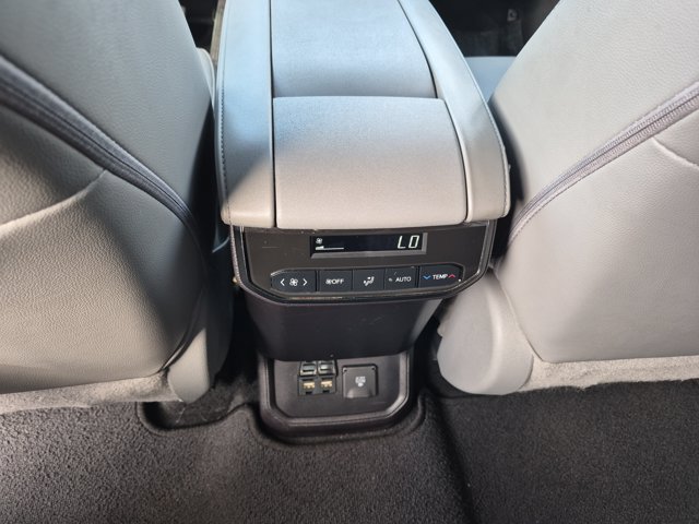 Used 2021 Toyota Highlander Limited AWD/4WD image 16