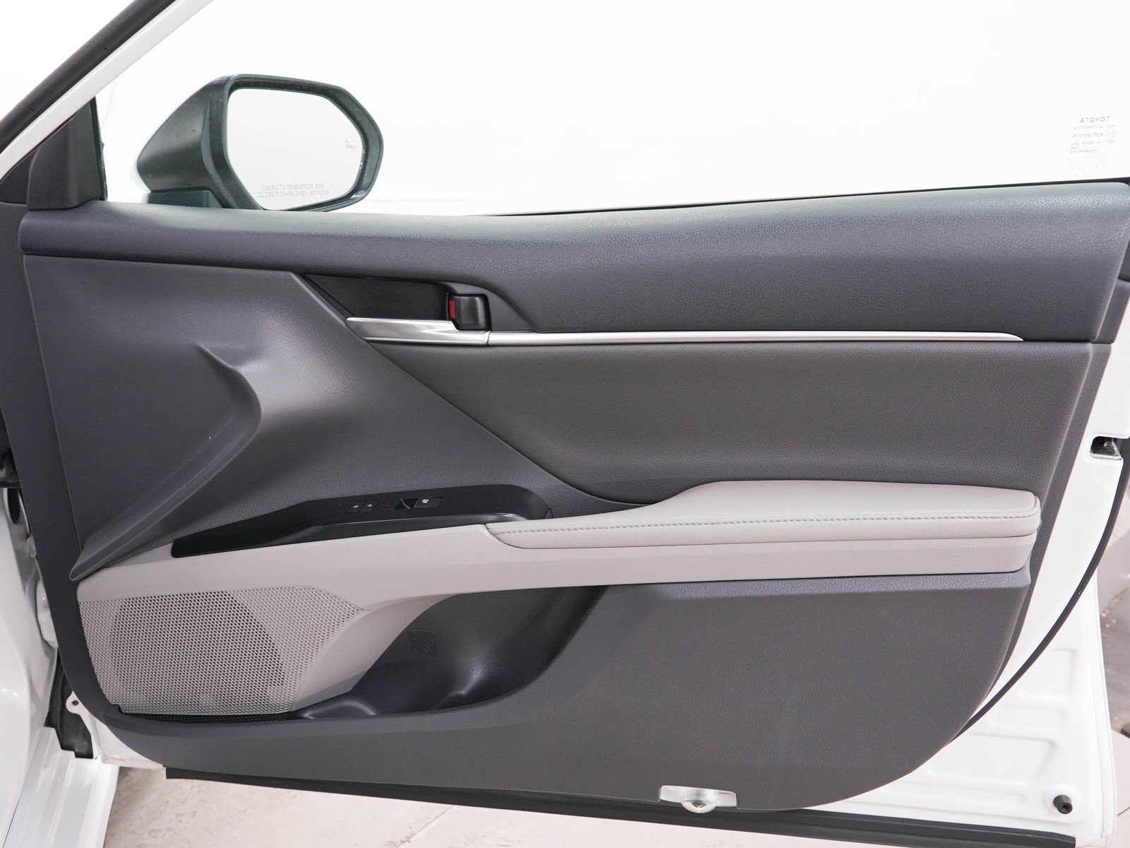 Used 2020 Toyota Camry XSE w/ Blackout Package FWD image 9