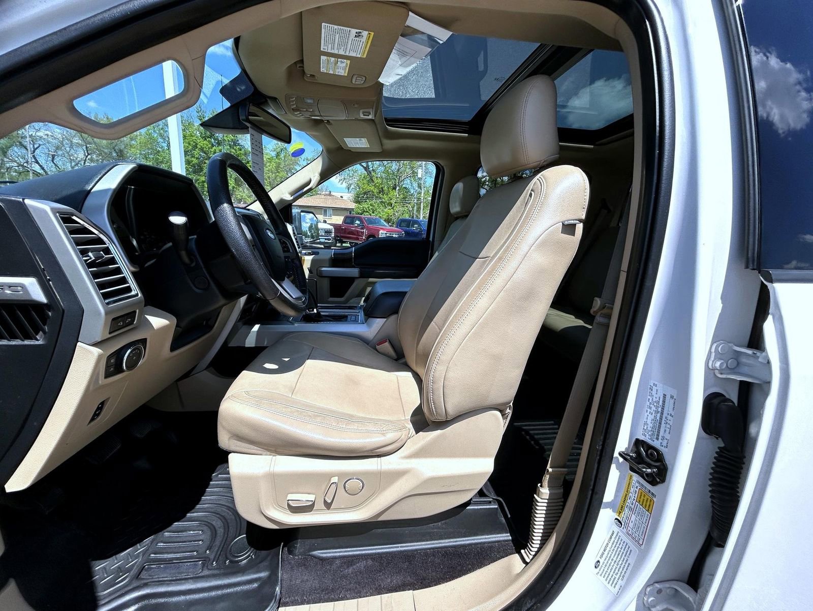 Used 2016 Ford F150 Lariat w/ Equipment Group 502A Luxury AWD/4WD image 10
