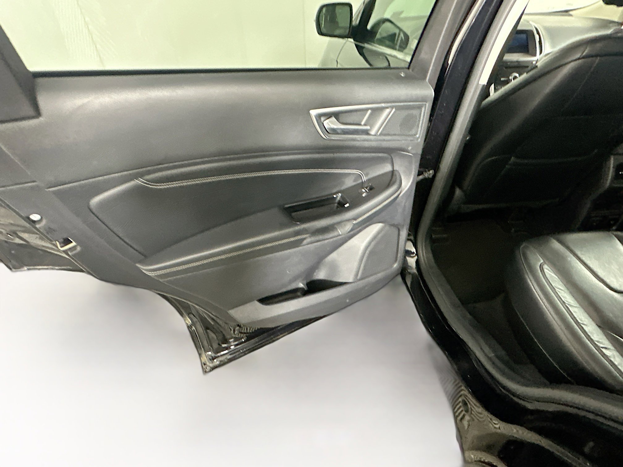 Used 2019 Ford Edge Titanium w/ Equipment Group 301A FWD image 27