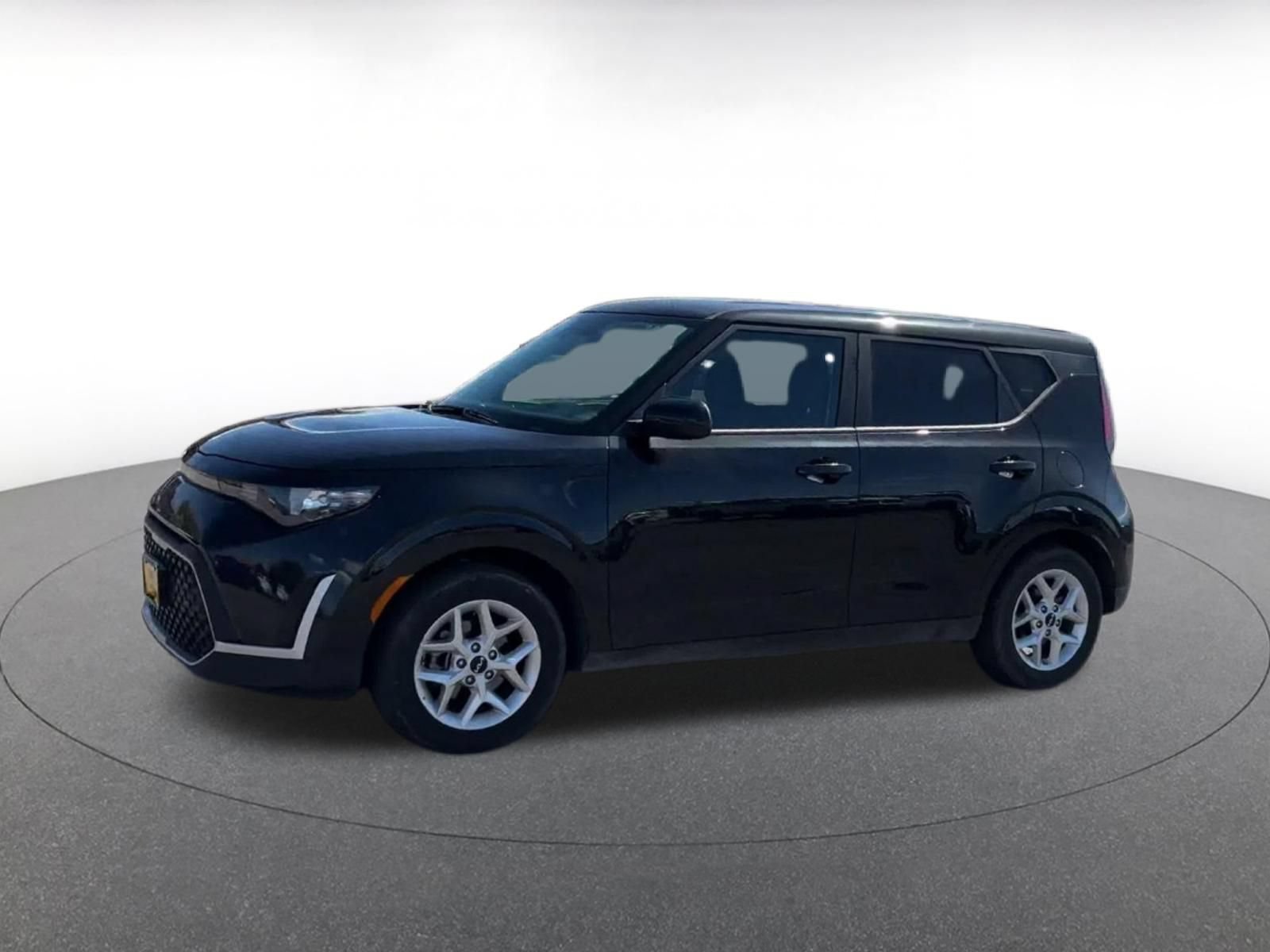 Used 2025 Kia Soul LX w/ LX Technology Package FWD image 7