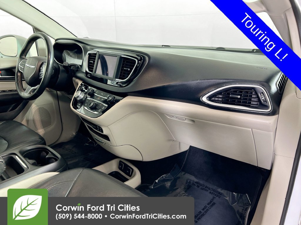 Used 2020 Chrysler Pacifica Touring-L FWD image 30