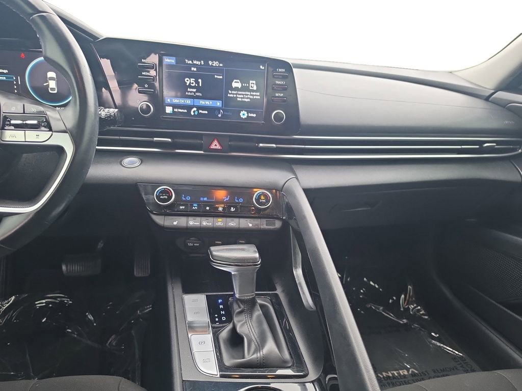 Used 2021 Hyundai Elantra SEL w/ Convenience Package FWD image 11