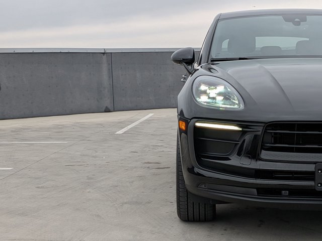 Certified 2023 Porsche Macan image 12