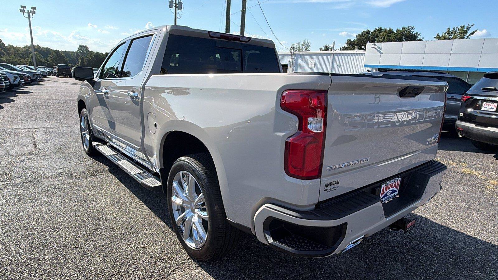 New 2026 Chevrolet Silverado 1500 High Country w/ High Country Premium Package AWD/4WD image 11
