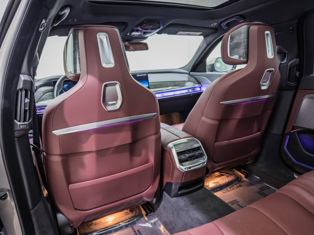 Used 2025 BMW 760i xDrive w/ Executive Package AWD/4WD image 18