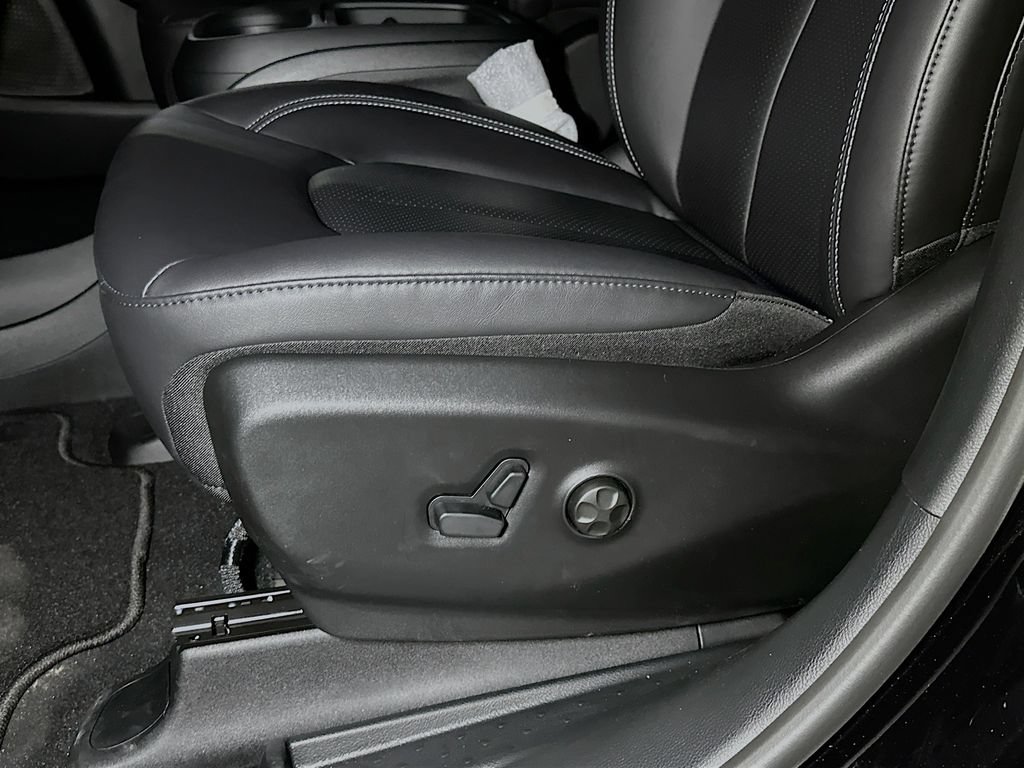New 2027 Chrysler Pacifica Select FWD image 16