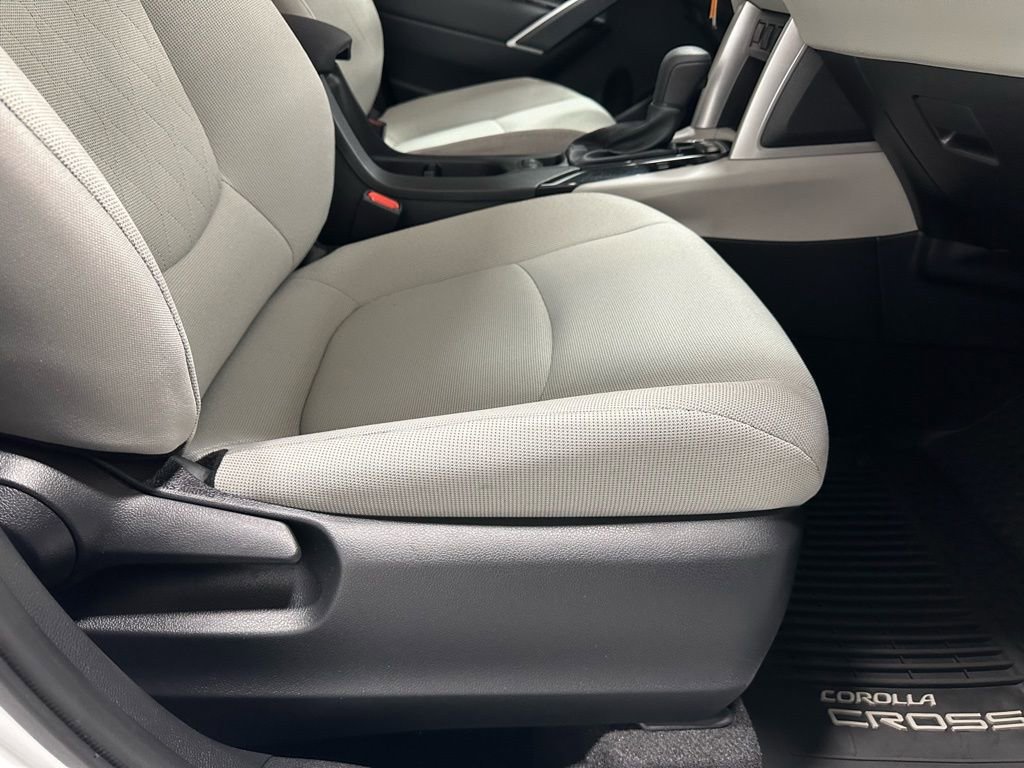 Used 2025 Toyota Corolla Cross L image 57