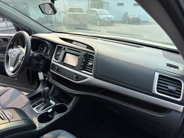 Used 2016 Toyota Highlander LE FWD image 23